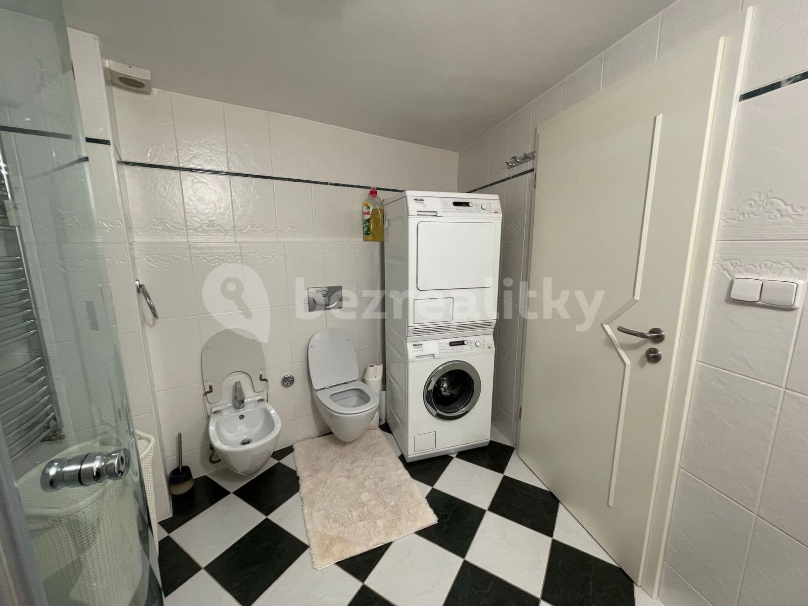 Prenájom bytu 4-izbový 189 m², Seifertova, Praha, Praha Prenájom bytu 4-izbový 189 m², Seifertova, Praha, Praha