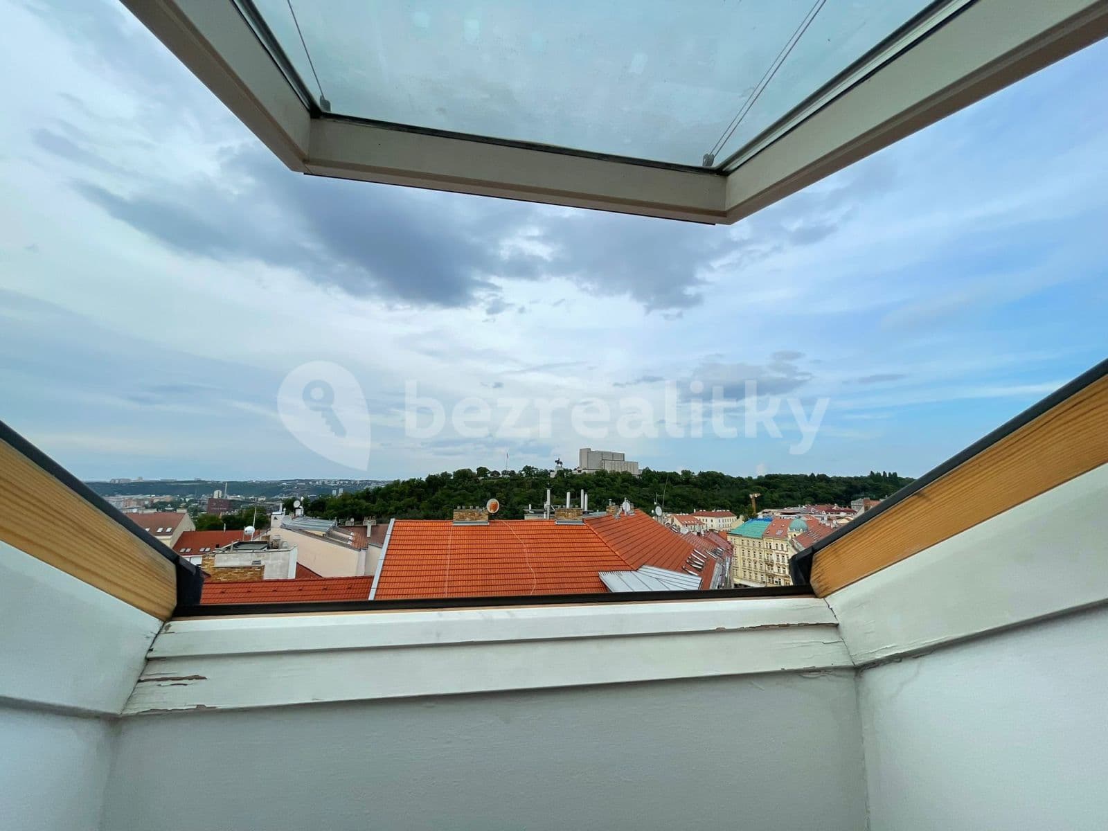 Prenájom bytu 4-izbový 189 m², Seifertova, Praha, Praha Prenájom bytu 4-izbový 189 m², Seifertova, Praha, Praha