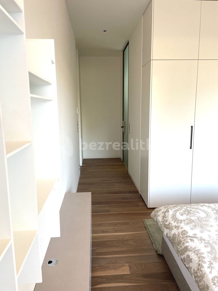 Prenájom bytu 3-izbový 145 m², Sanderova, Praha, Praha Prenájom bytu 3-izbový 145 m², Sanderova, Praha, Praha