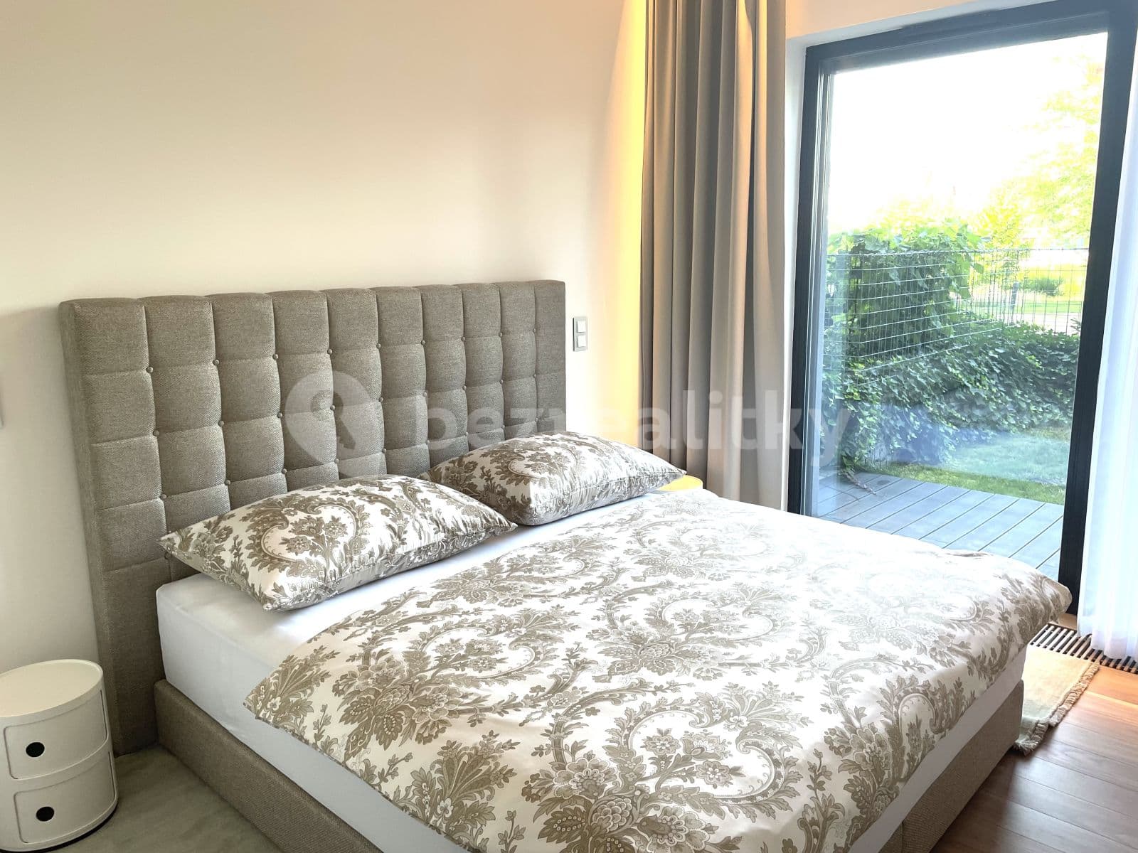 Prenájom bytu 3-izbový 145 m², Sanderova, Praha, Praha Prenájom bytu 3-izbový 145 m², Sanderova, Praha, Praha