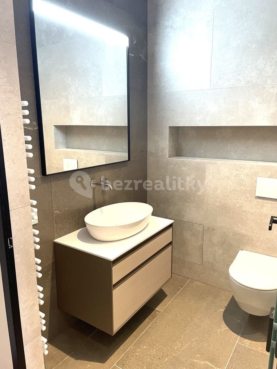 Prenájom bytu 3-izbový 145 m², Sanderova, Praha, Praha Prenájom bytu 3-izbový 145 m², Sanderova, Praha, Praha