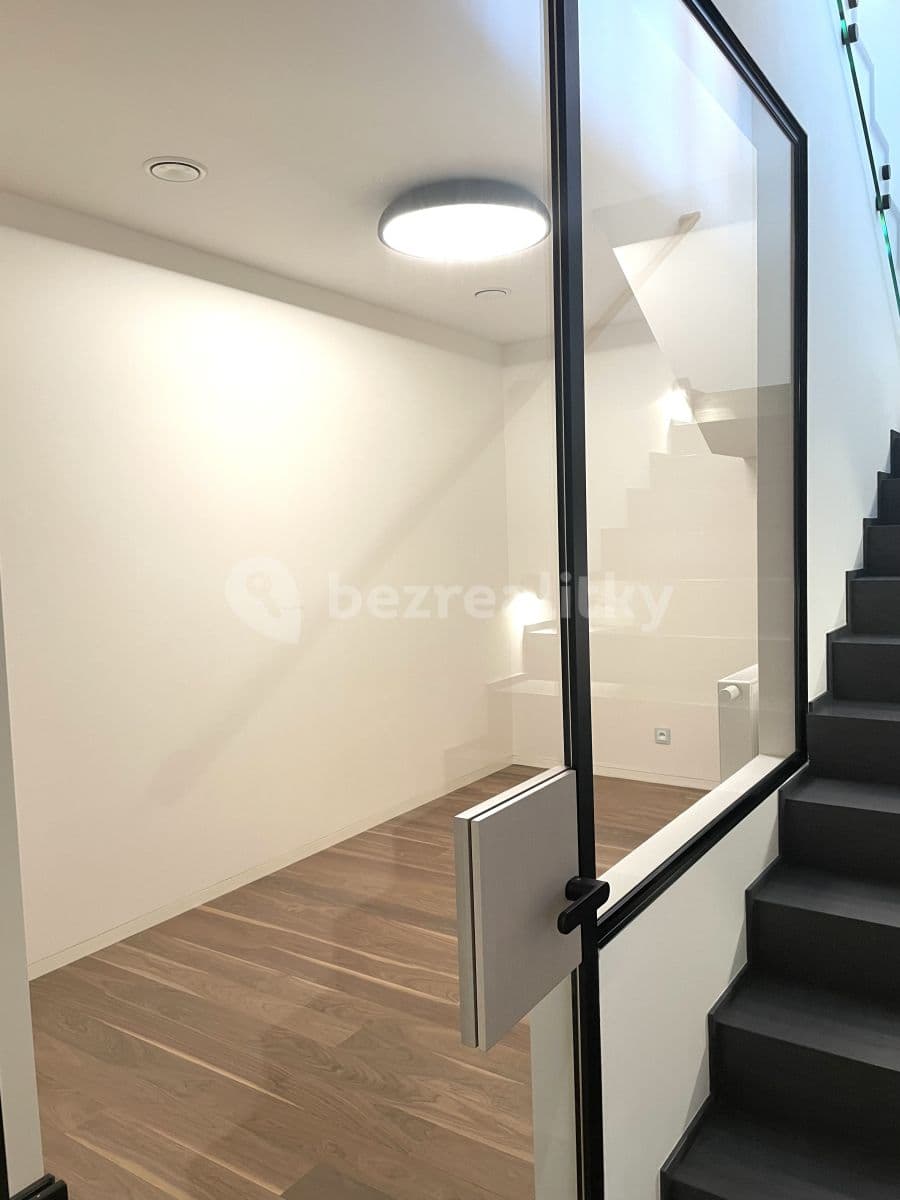 Prenájom bytu 3-izbový 145 m², Sanderova, Praha, Praha Prenájom bytu 3-izbový 145 m², Sanderova, Praha, Praha