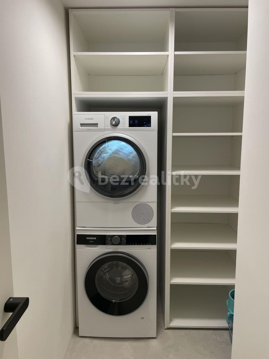 Prenájom bytu 3-izbový 145 m², Sanderova, Praha, Praha Prenájom bytu 3-izbový 145 m², Sanderova, Praha, Praha