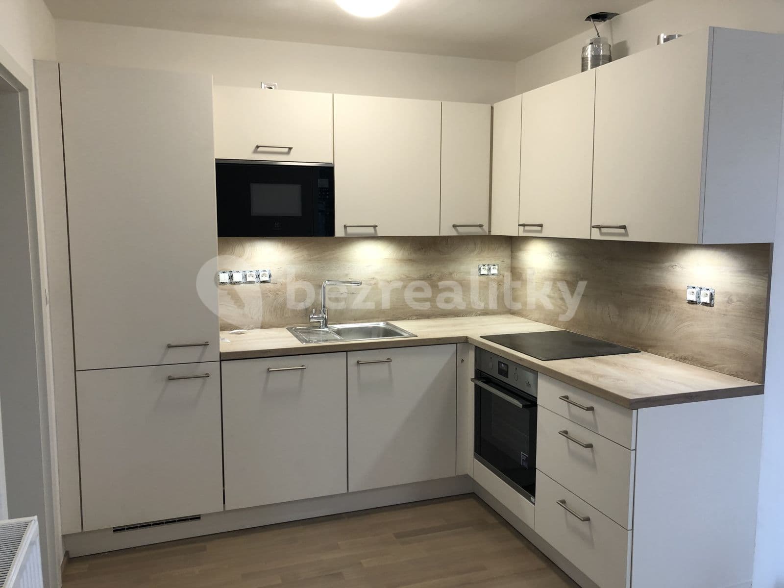 Prenájom bytu 2-izbový 44 m², Nová, Jihlava, Kraj Vysočina Prenájom bytu 2-izbový 44 m², Nová, Jihlava, Kraj Vysočina