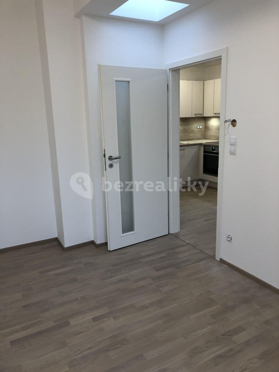 Prenájom bytu 2-izbový 44 m², Nová, Jihlava, Kraj Vysočina Prenájom bytu 2-izbový 44 m², Nová, Jihlava, Kraj Vysočina