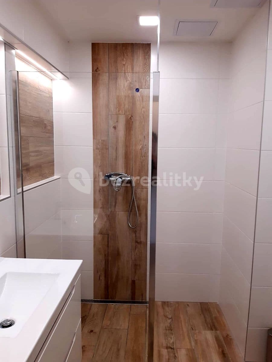 Prenájom bytu 1-izbový 37 m², U Velkého rybníka, Plzeň, Plzeňský kraj Prenájom bytu 1-izbový 37 m², U Velkého rybníka, Plzeň, Plzeňský kraj