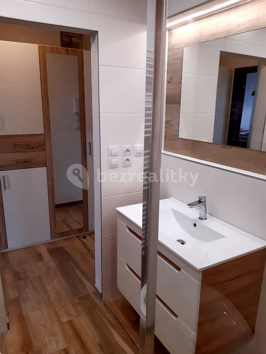 Prenájom bytu 1-izbový 37 m², U Velkého rybníka, Plzeň, Plzeňský kraj Prenájom bytu 1-izbový 37 m², U Velkého rybníka, Plzeň, Plzeňský kraj