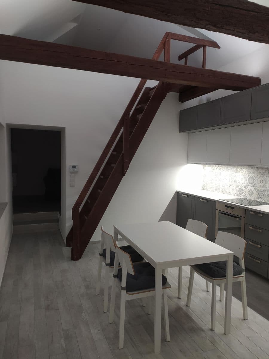 Prenájom bytu 2-izbový 46 m², Čisovická, Mníšek pod Brdy, Středočeský kraj Prenájom bytu 2-izbový 46 m², Čisovická, Mníšek pod Brdy, Středočeský kraj