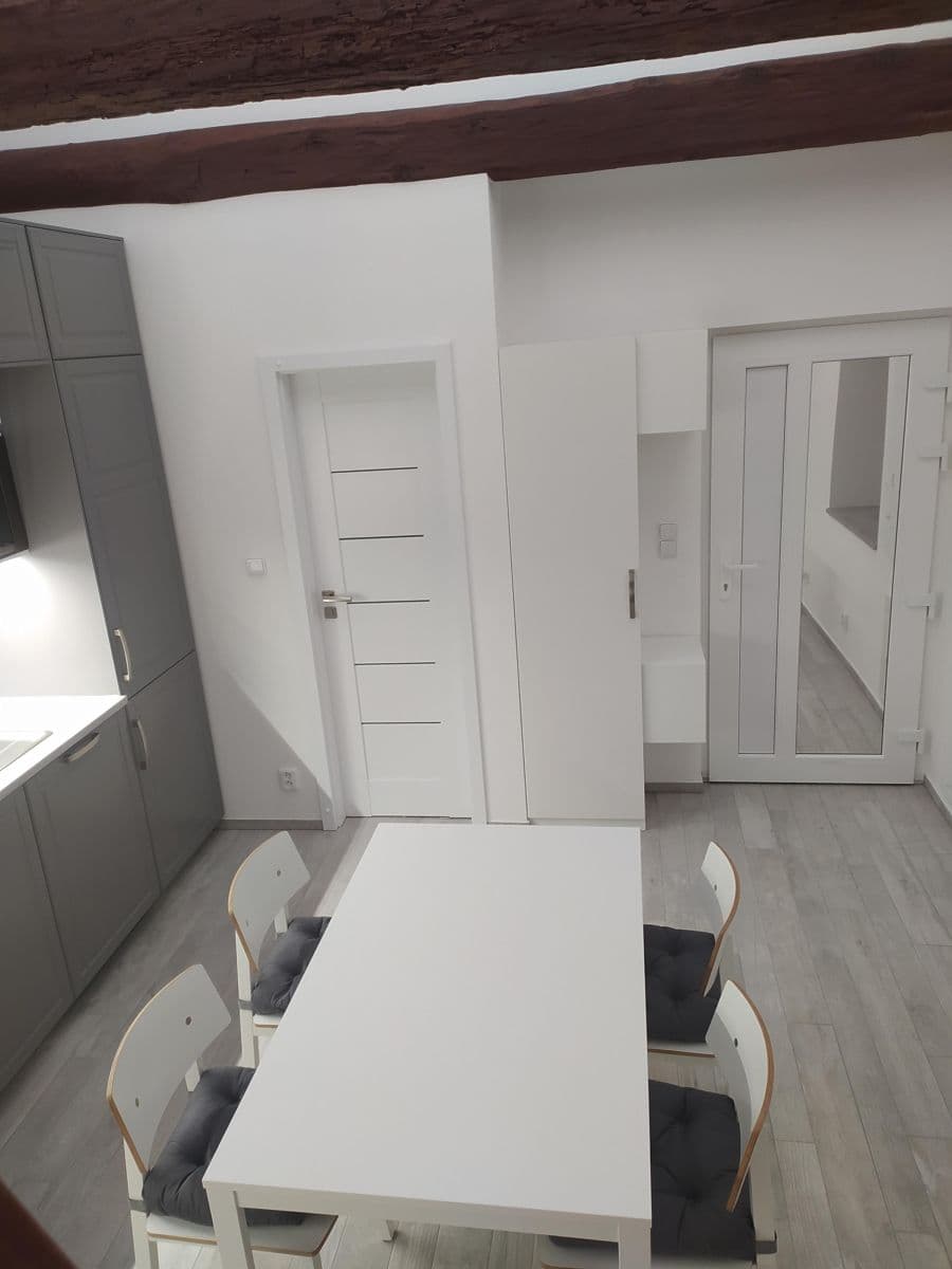 Prenájom bytu 2-izbový 46 m², Čisovická, Mníšek pod Brdy, Středočeský kraj Prenájom bytu 2-izbový 46 m², Čisovická, Mníšek pod Brdy, Středočeský kraj