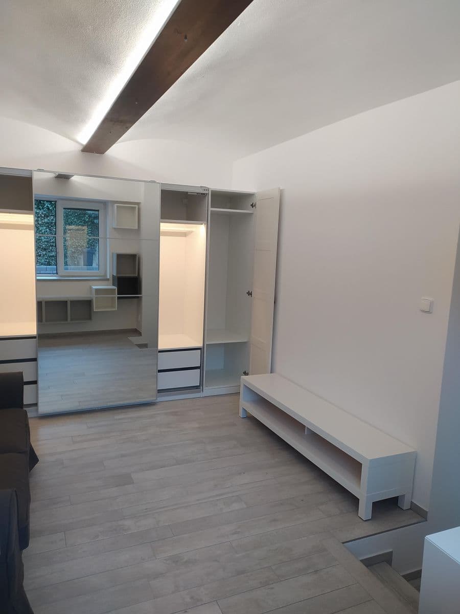 Prenájom bytu 2-izbový 46 m², Čisovická, Mníšek pod Brdy, Středočeský kraj Prenájom bytu 2-izbový 46 m², Čisovická, Mníšek pod Brdy, Středočeský kraj