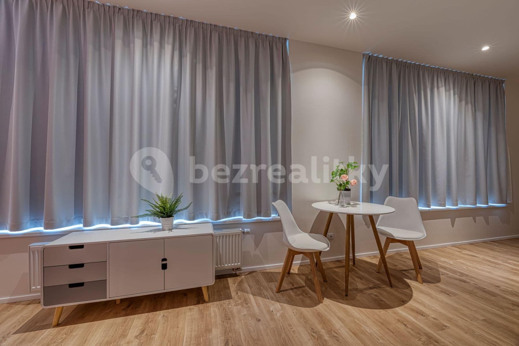 Prenájom bytu 2-izbový 43 m², Mukařovského, Praha, Praha Prenájom bytu 2-izbový 43 m², Mukařovského, Praha, Praha