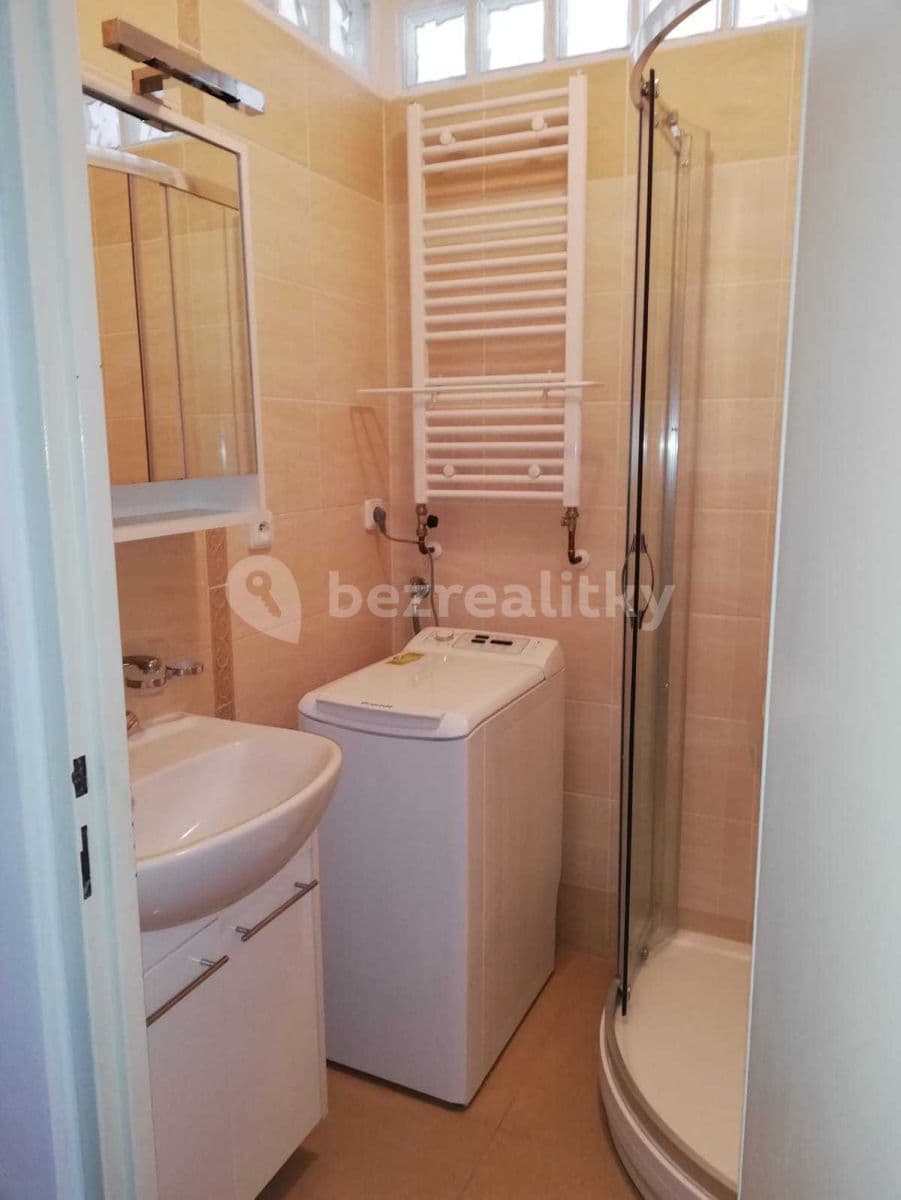 Prenájom bytu 2-izbový 52 m², Chelčického, Zlín, Zlínský kraj Prenájom bytu 2-izbový 52 m², Chelčického, Zlín, Zlínský kraj