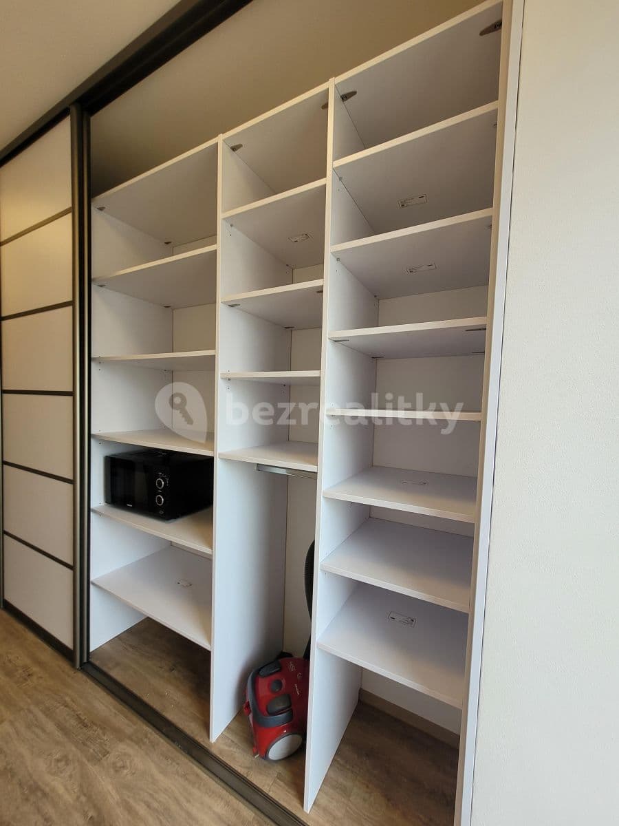 Prenájom bytu 1-izbový 37 m², Zlončice, Středočeský kraj Prenájom bytu 1-izbový 37 m², Zlončice, Středočeský kraj