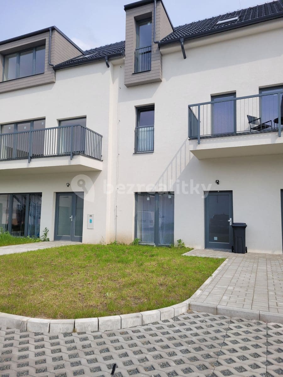 Prenájom bytu 1-izbový 37 m², Zlončice, Středočeský kraj Prenájom bytu 1-izbový 37 m², Zlončice, Středočeský kraj