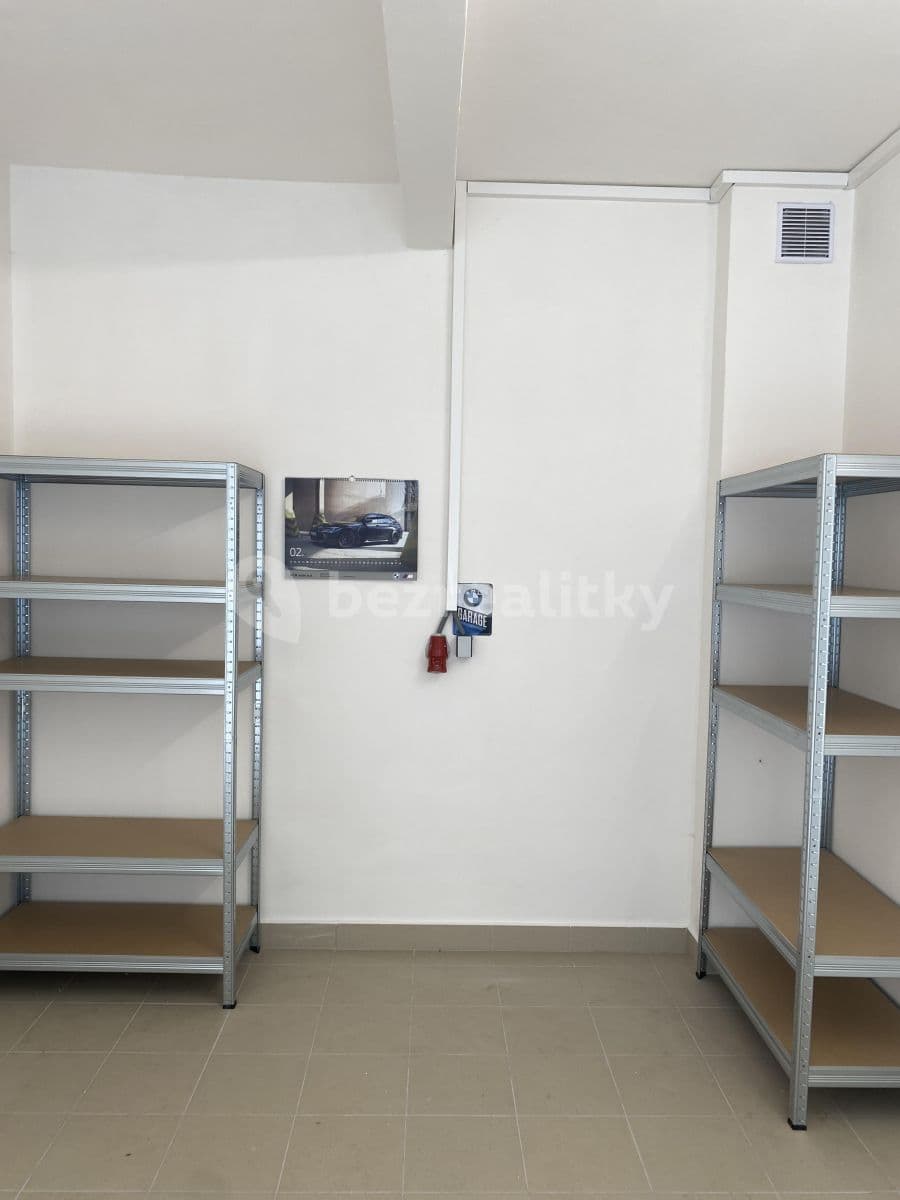 Prenájom garáže 15 m², Lublaňská, Praha, Praha Prenájom garáže 15 m², Lublaňská, Praha, Praha