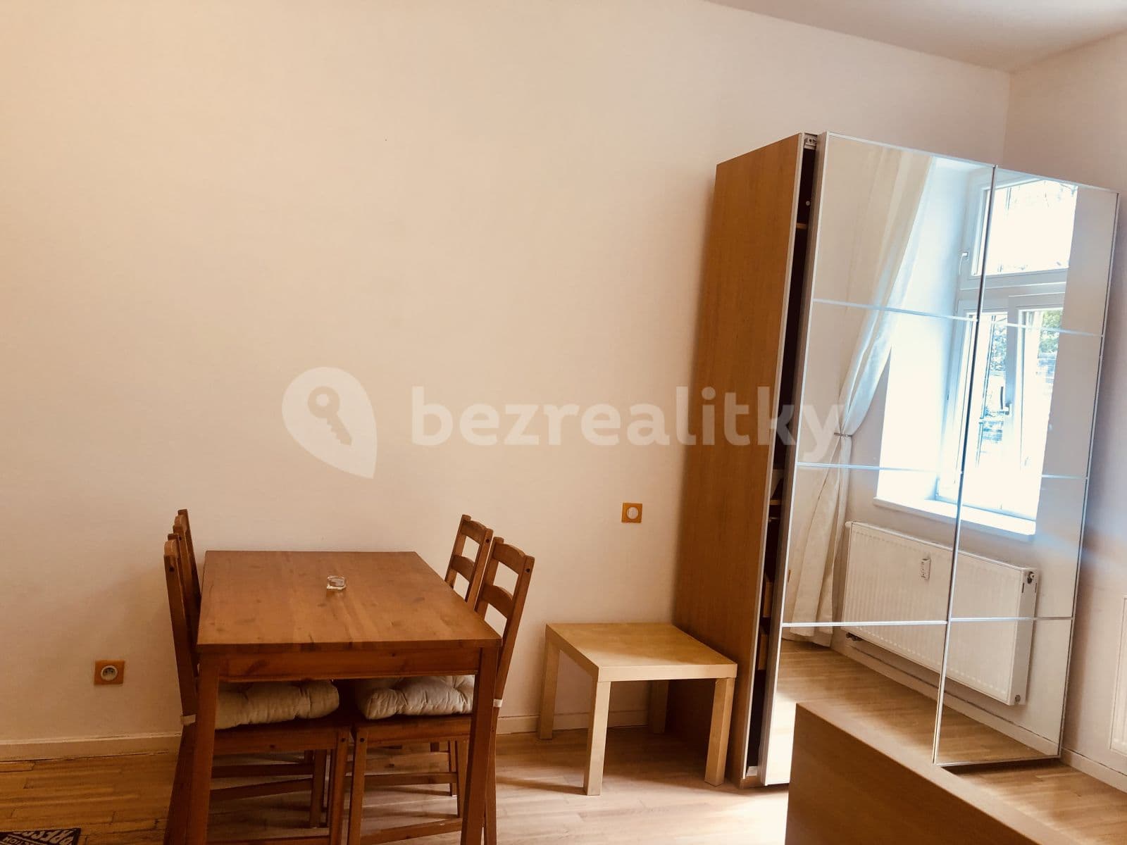 Prenájom bytu 1-izbový 30 m², Bořivojova, Praha, Praha Prenájom bytu 1-izbový 30 m², Bořivojova, Praha, Praha