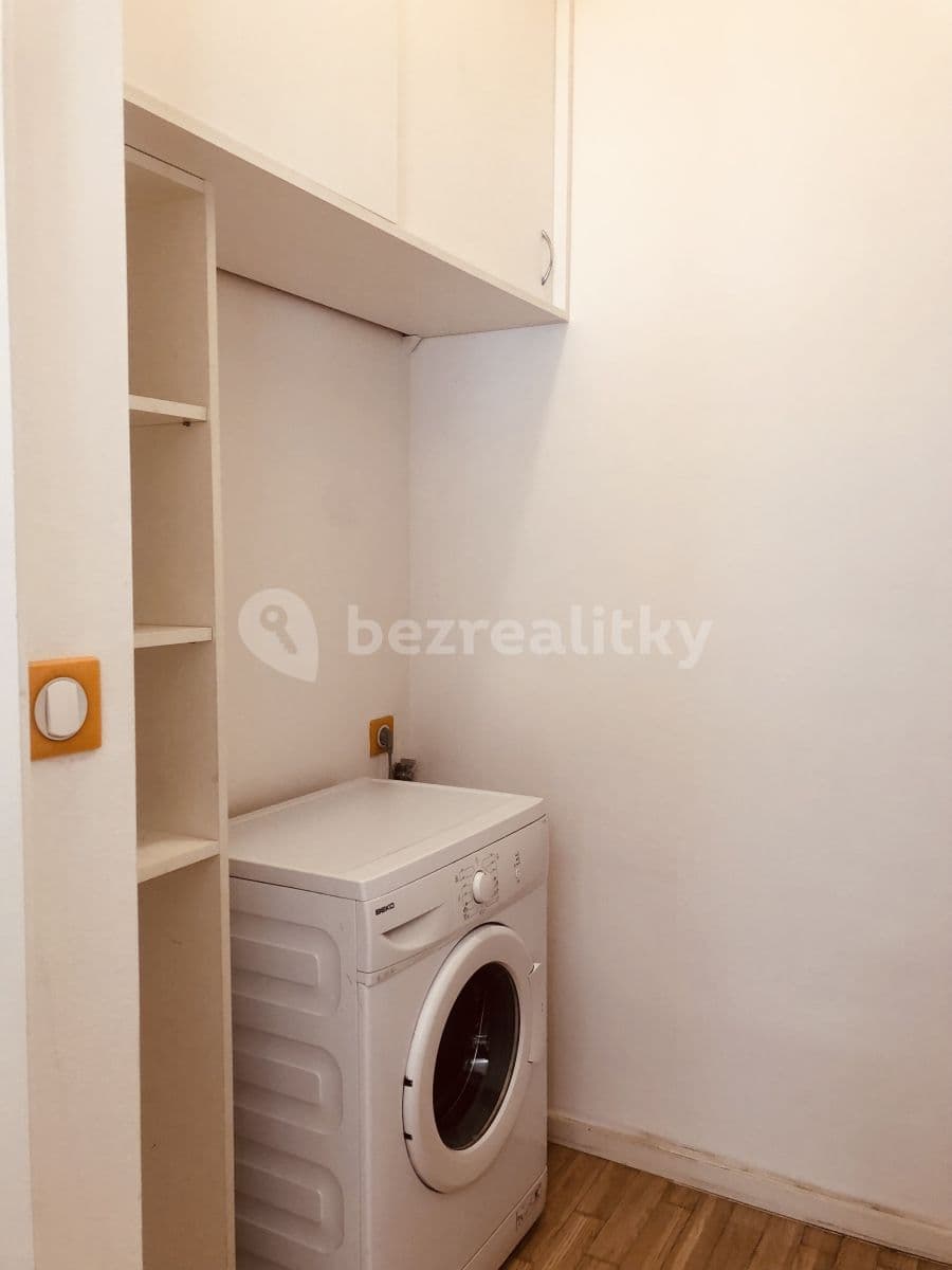 Prenájom bytu 1-izbový 30 m², Bořivojova, Praha, Praha Prenájom bytu 1-izbový 30 m², Bořivojova, Praha, Praha