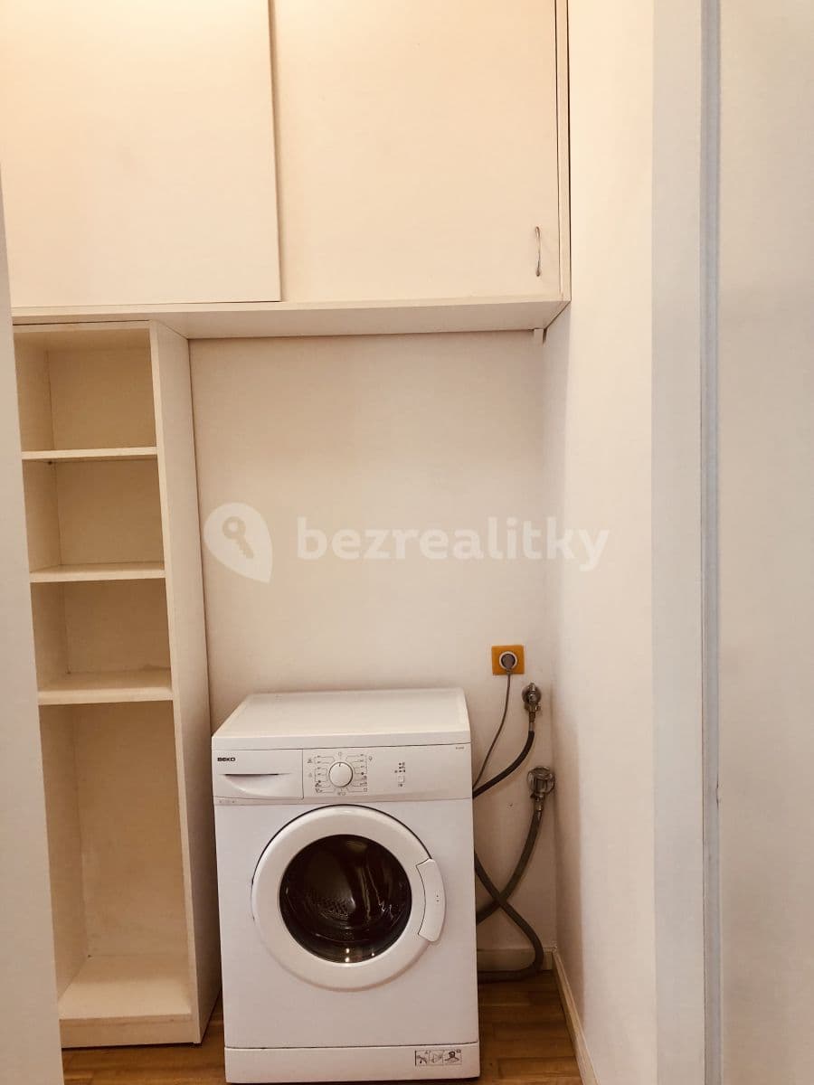 Prenájom bytu 1-izbový 30 m², Bořivojova, Praha, Praha Prenájom bytu 1-izbový 30 m², Bořivojova, Praha, Praha