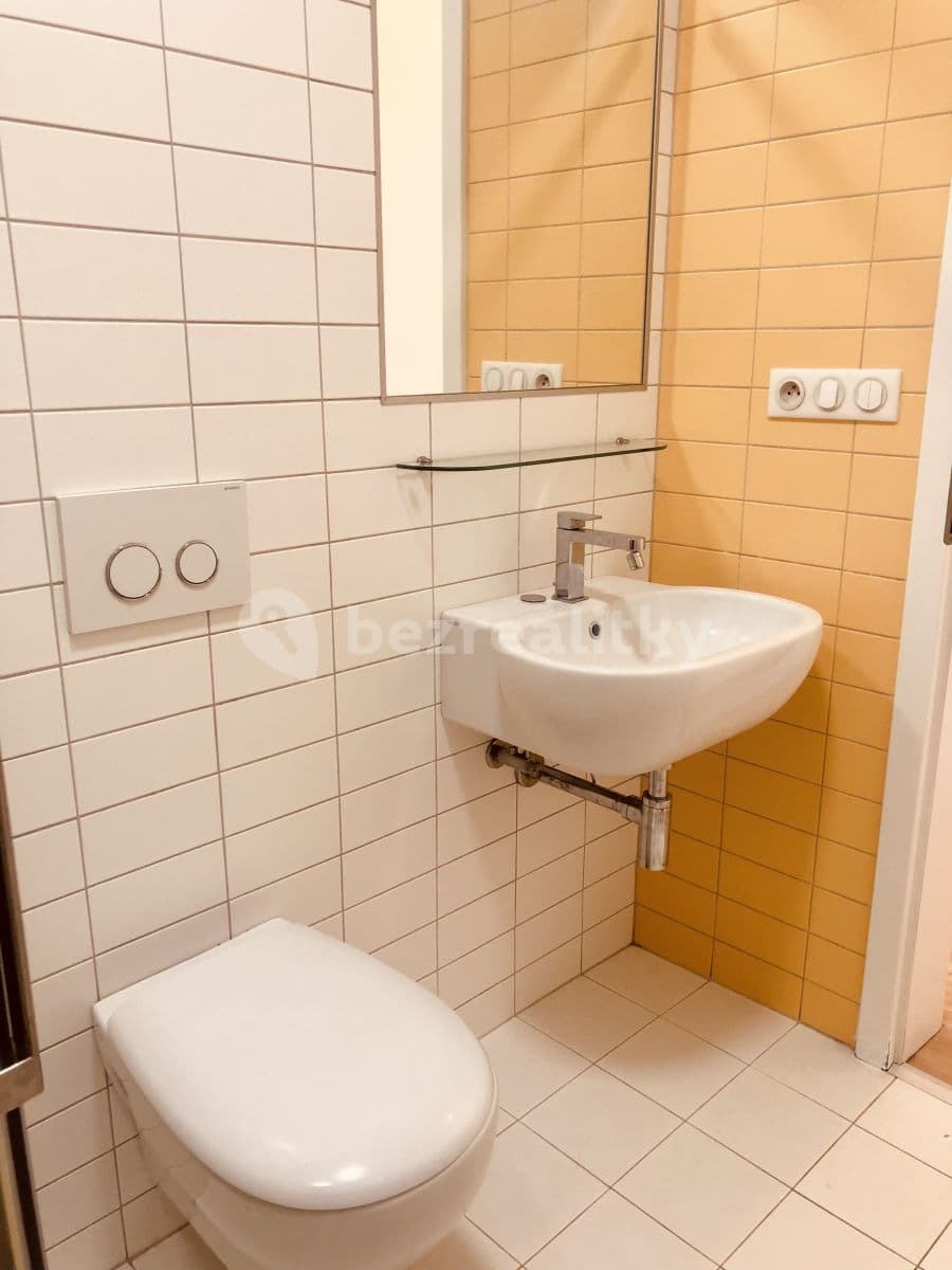 Prenájom bytu 1-izbový 30 m², Bořivojova, Praha, Praha Prenájom bytu 1-izbový 30 m², Bořivojova, Praha, Praha