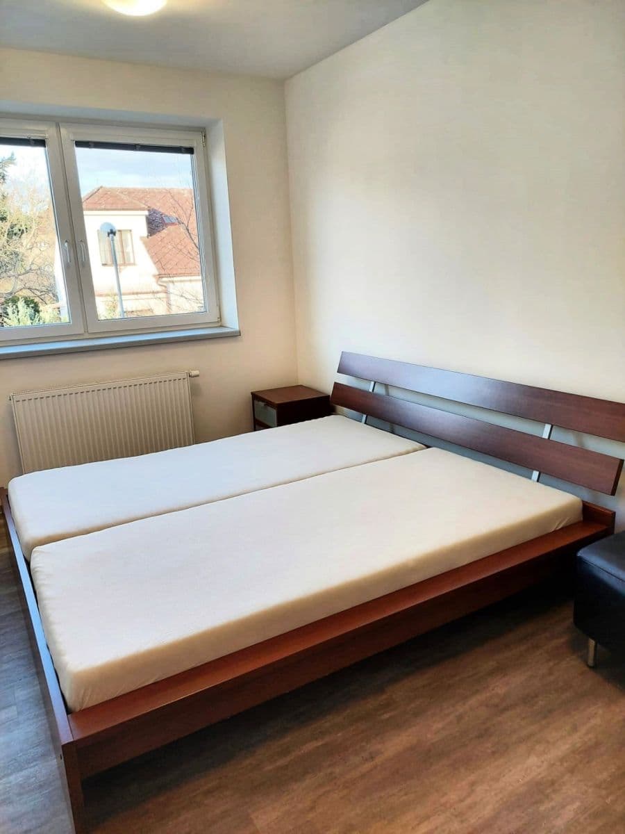 Prenájom bytu 2-izbový 43 m², Sládkova, Hradec Králové, Královéhradecký kraj Prenájom bytu 2-izbový 43 m², Sládkova, Hradec Králové, Královéhradecký kraj