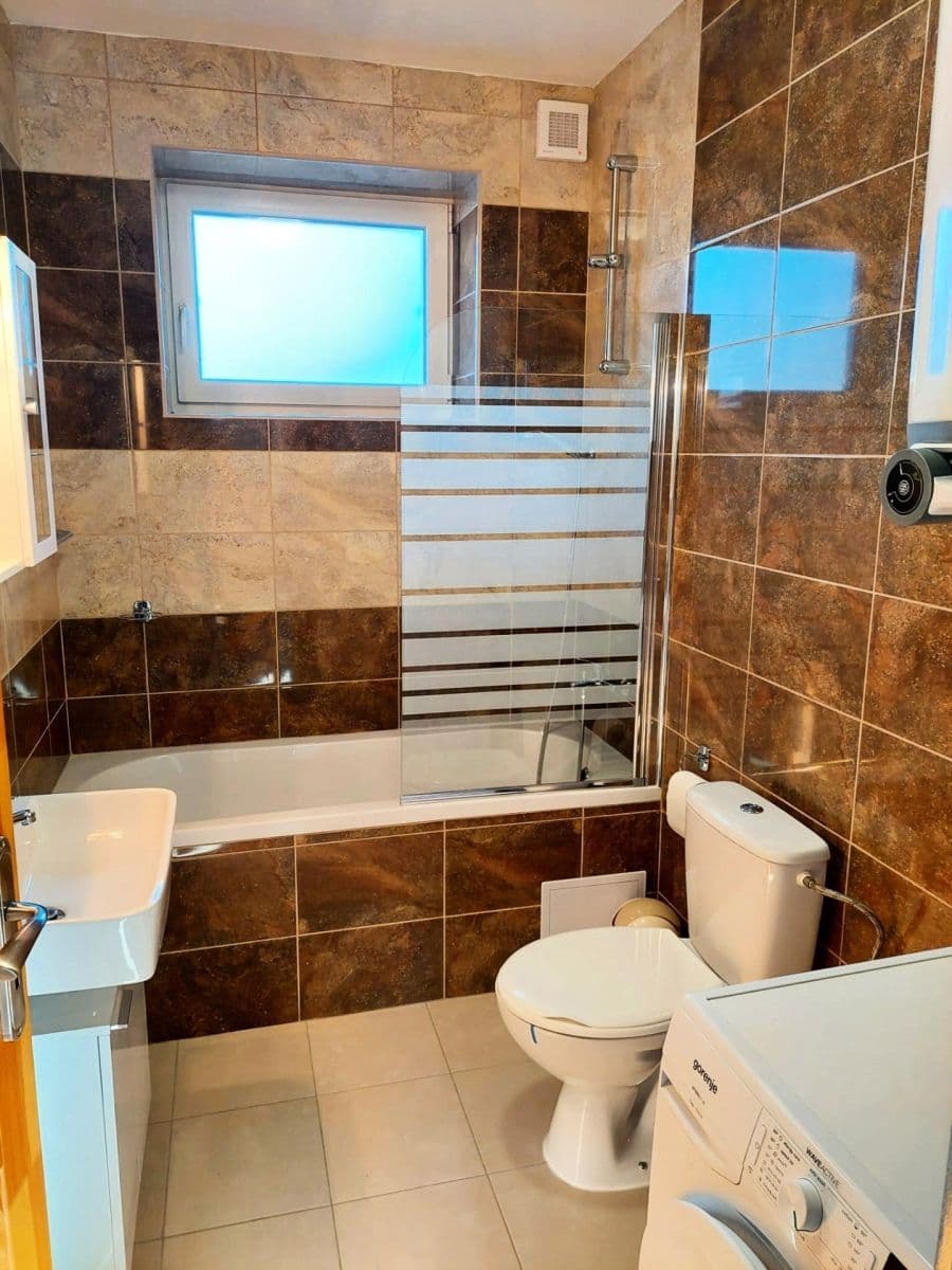 Prenájom bytu 2-izbový 43 m², Sládkova, Hradec Králové, Královéhradecký kraj Prenájom bytu 2-izbový 43 m², Sládkova, Hradec Králové, Královéhradecký kraj