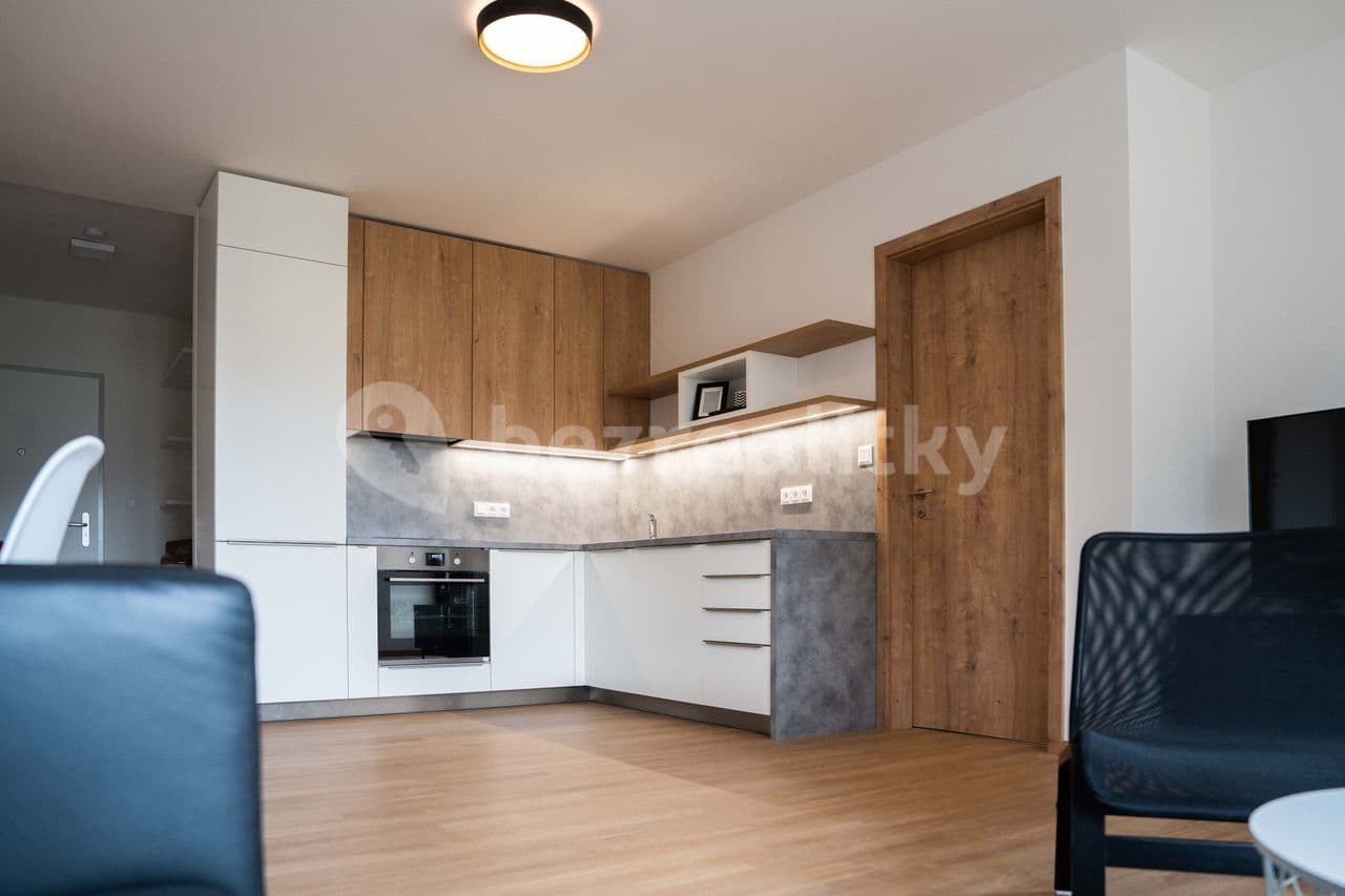 Prenájom bytu 3-izbový 75 m², Čepkovská, Zlín, Zlínský kraj Prenájom bytu 3-izbový 75 m², Čepkovská, Zlín, Zlínský kraj