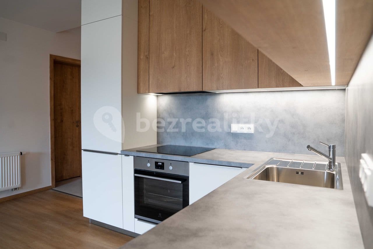Prenájom bytu 3-izbový 75 m², Čepkovská, Zlín, Zlínský kraj Prenájom bytu 3-izbový 75 m², Čepkovská, Zlín, Zlínský kraj