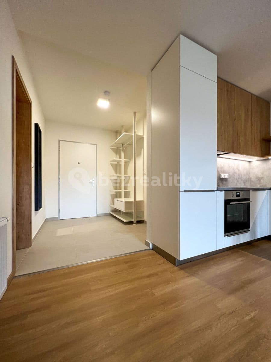 Prenájom bytu 3-izbový 75 m², Čepkovská, Zlín, Zlínský kraj Prenájom bytu 3-izbový 75 m², Čepkovská, Zlín, Zlínský kraj