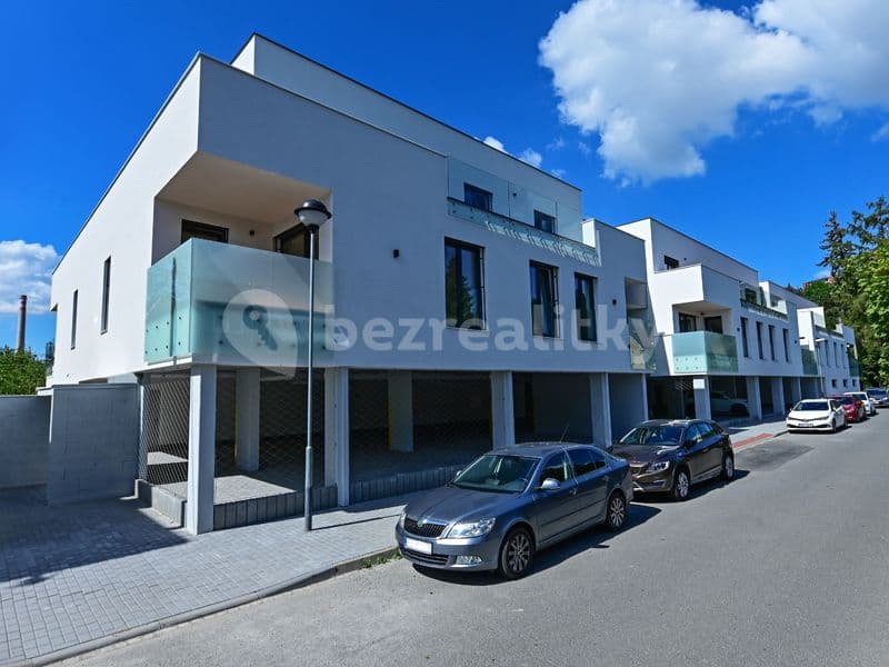 Prenájom bytu 3-izbový 75 m², Čepkovská, Zlín, Zlínský kraj Prenájom bytu 3-izbový 75 m², Čepkovská, Zlín, Zlínský kraj