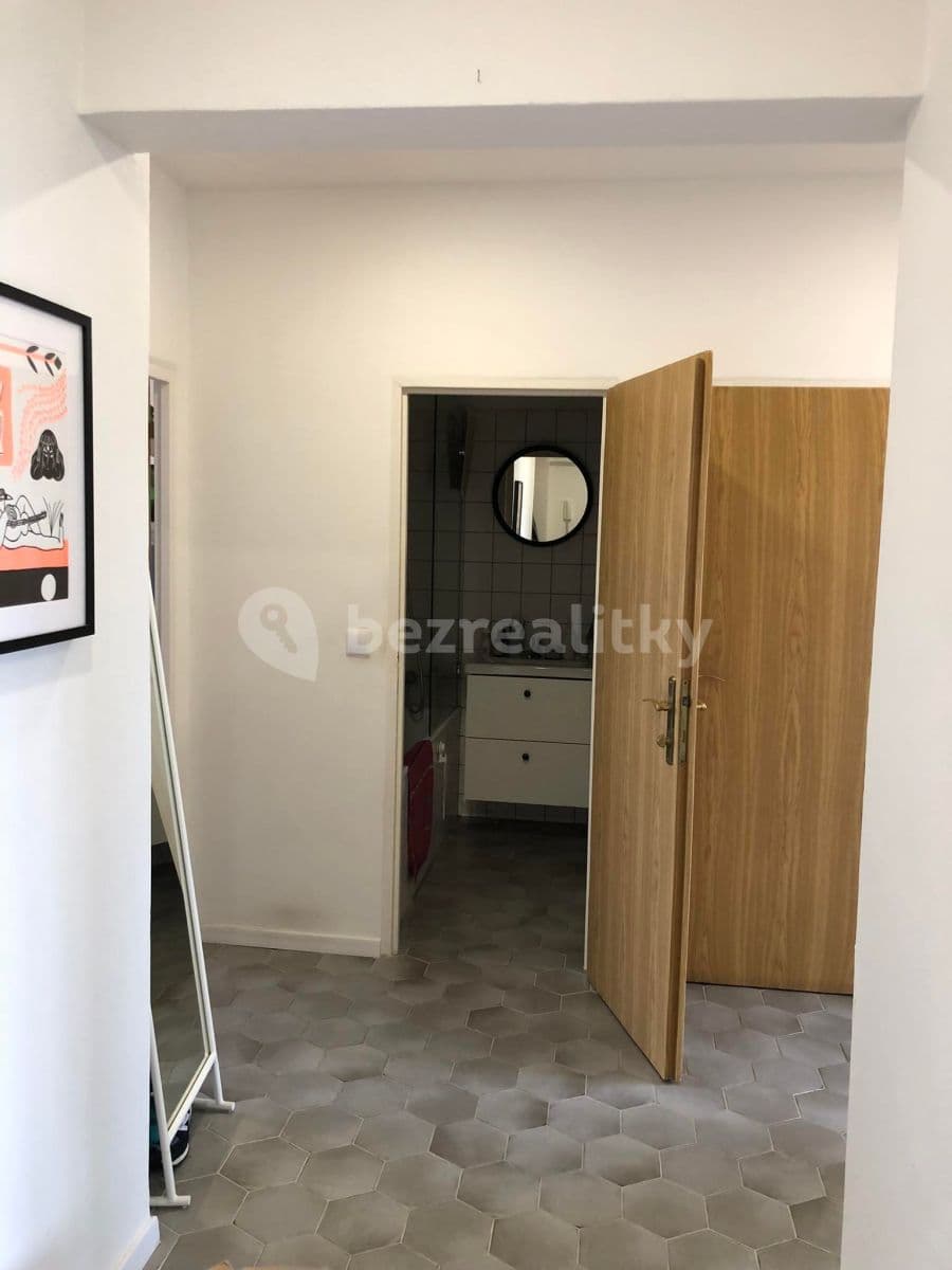 Prenájom bytu 3-izbový 60 m², Ruská, Praha, Praha Prenájom bytu 3-izbový 60 m², Ruská, Praha, Praha