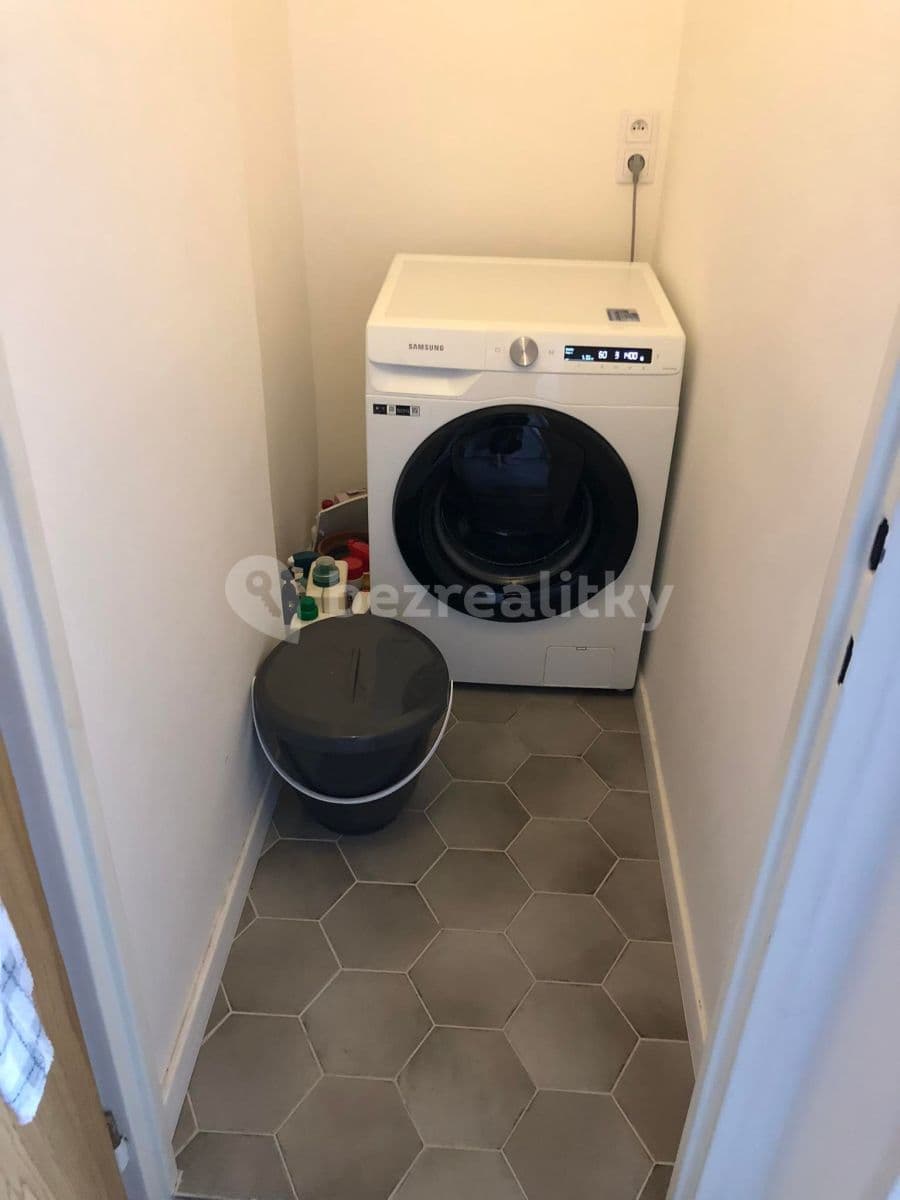 Prenájom bytu 3-izbový 60 m², Ruská, Praha, Praha Prenájom bytu 3-izbový 60 m², Ruská, Praha, Praha