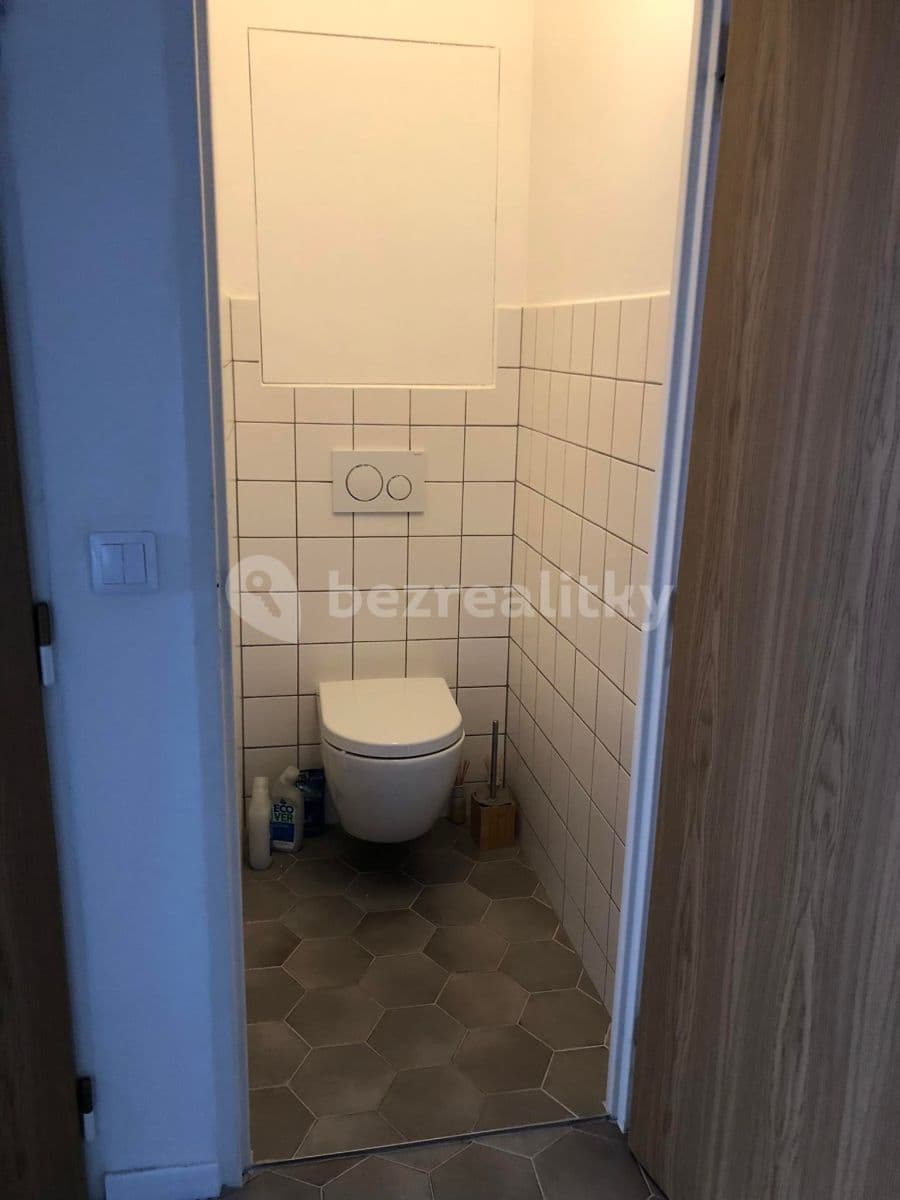 Prenájom bytu 3-izbový 60 m², Ruská, Praha, Praha Prenájom bytu 3-izbový 60 m², Ruská, Praha, Praha