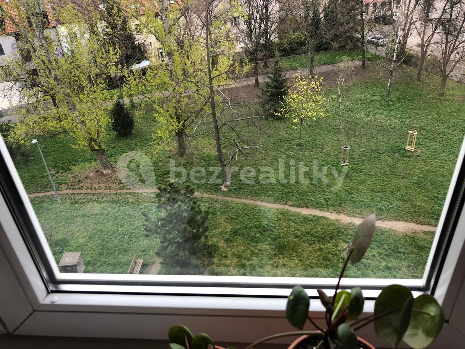 Prenájom bytu 3-izbový 60 m², Ruská, Praha, Praha Prenájom bytu 3-izbový 60 m², Ruská, Praha, Praha