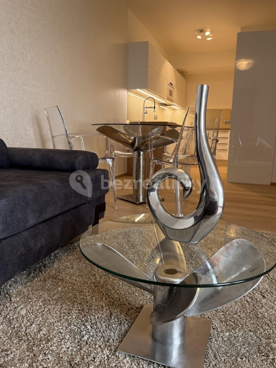 Prenájom bytu 2-izbový 55 m², Hodonínská, Praha, Praha Prenájom bytu 2-izbový 55 m², Hodonínská, Praha, Praha
