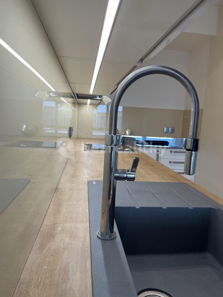 Prenájom bytu 2-izbový 55 m², Hodonínská, Praha, Praha Prenájom bytu 2-izbový 55 m², Hodonínská, Praha, Praha