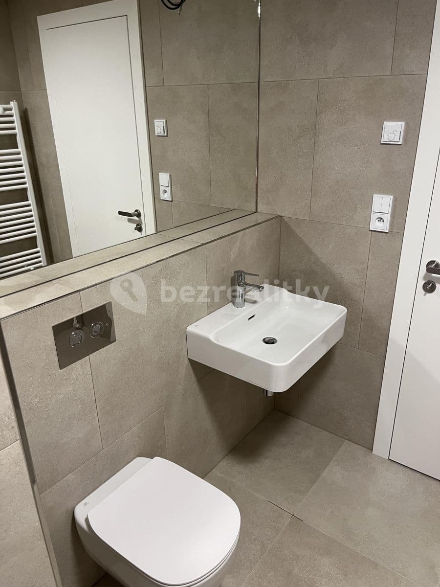 Prenájom bytu 2-izbový 55 m², Hodonínská, Praha, Praha Prenájom bytu 2-izbový 55 m², Hodonínská, Praha, Praha