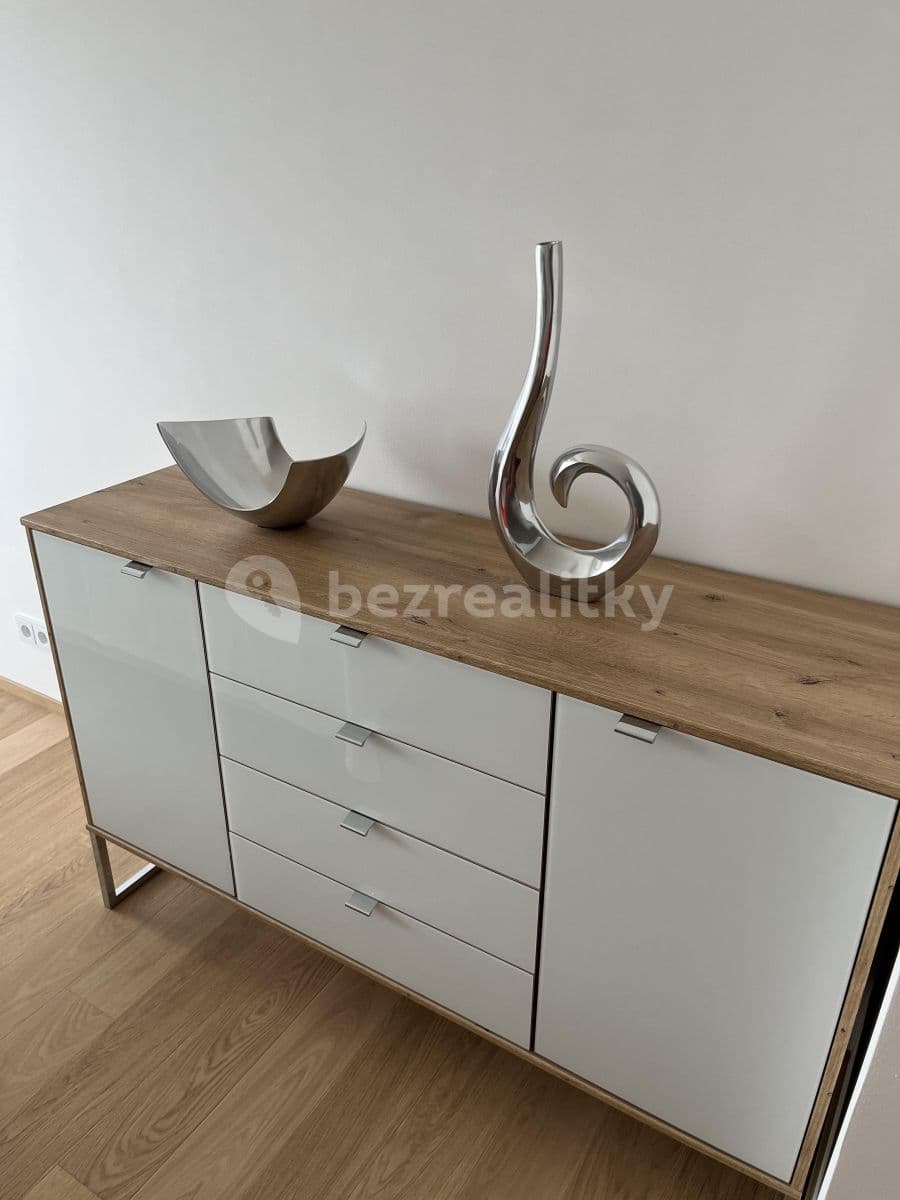 Prenájom bytu 2-izbový 55 m², Hodonínská, Praha, Praha Prenájom bytu 2-izbový 55 m², Hodonínská, Praha, Praha