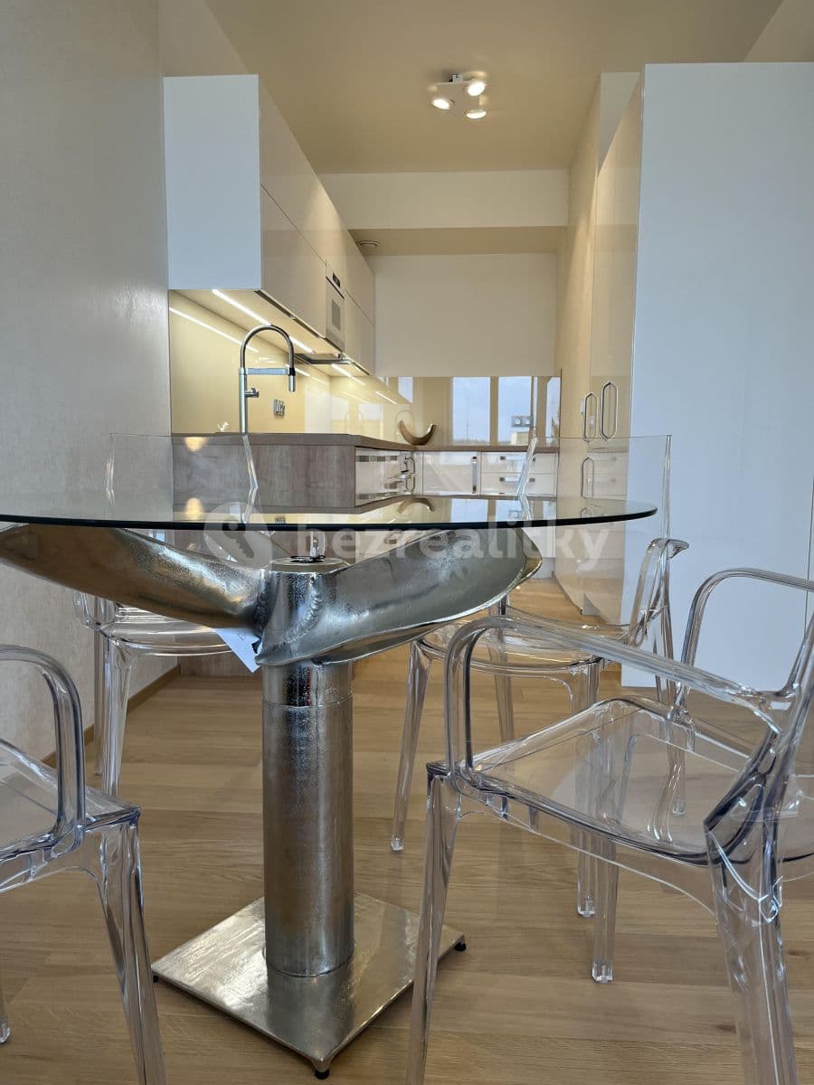 Prenájom bytu 2-izbový 55 m², Hodonínská, Praha, Praha Prenájom bytu 2-izbový 55 m², Hodonínská, Praha, Praha
