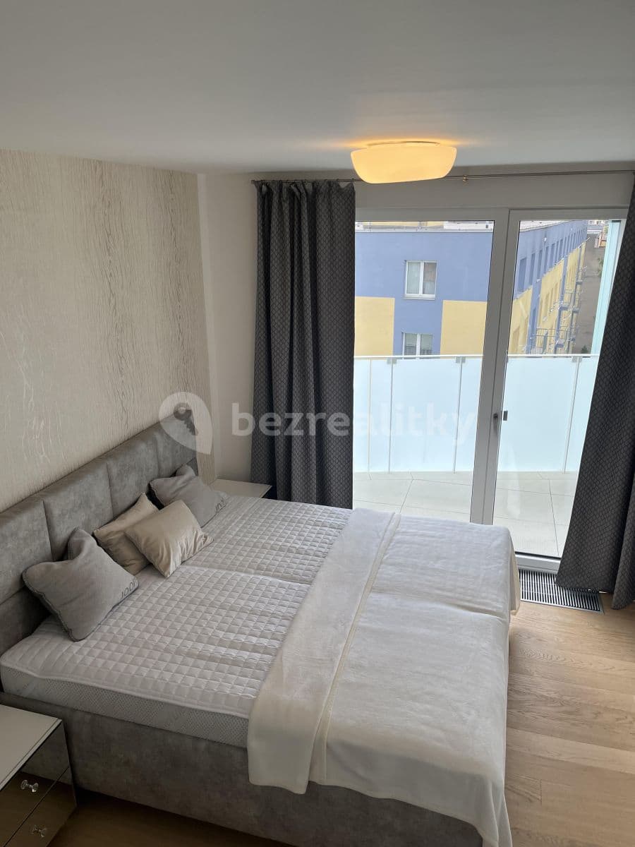 Prenájom bytu 2-izbový 55 m², Hodonínská, Praha, Praha Prenájom bytu 2-izbový 55 m², Hodonínská, Praha, Praha