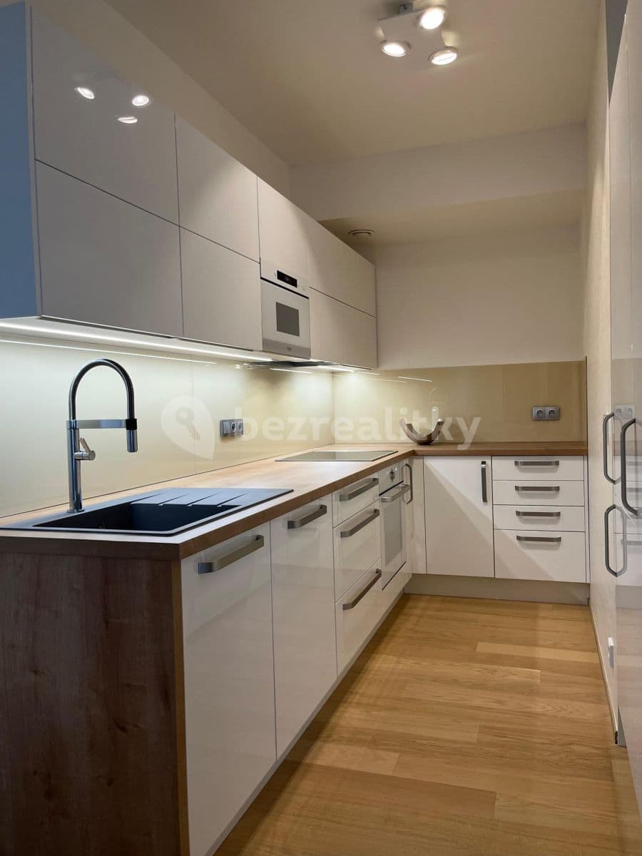 Prenájom bytu 2-izbový 55 m², Hodonínská, Praha, Praha Prenájom bytu 2-izbový 55 m², Hodonínská, Praha, Praha