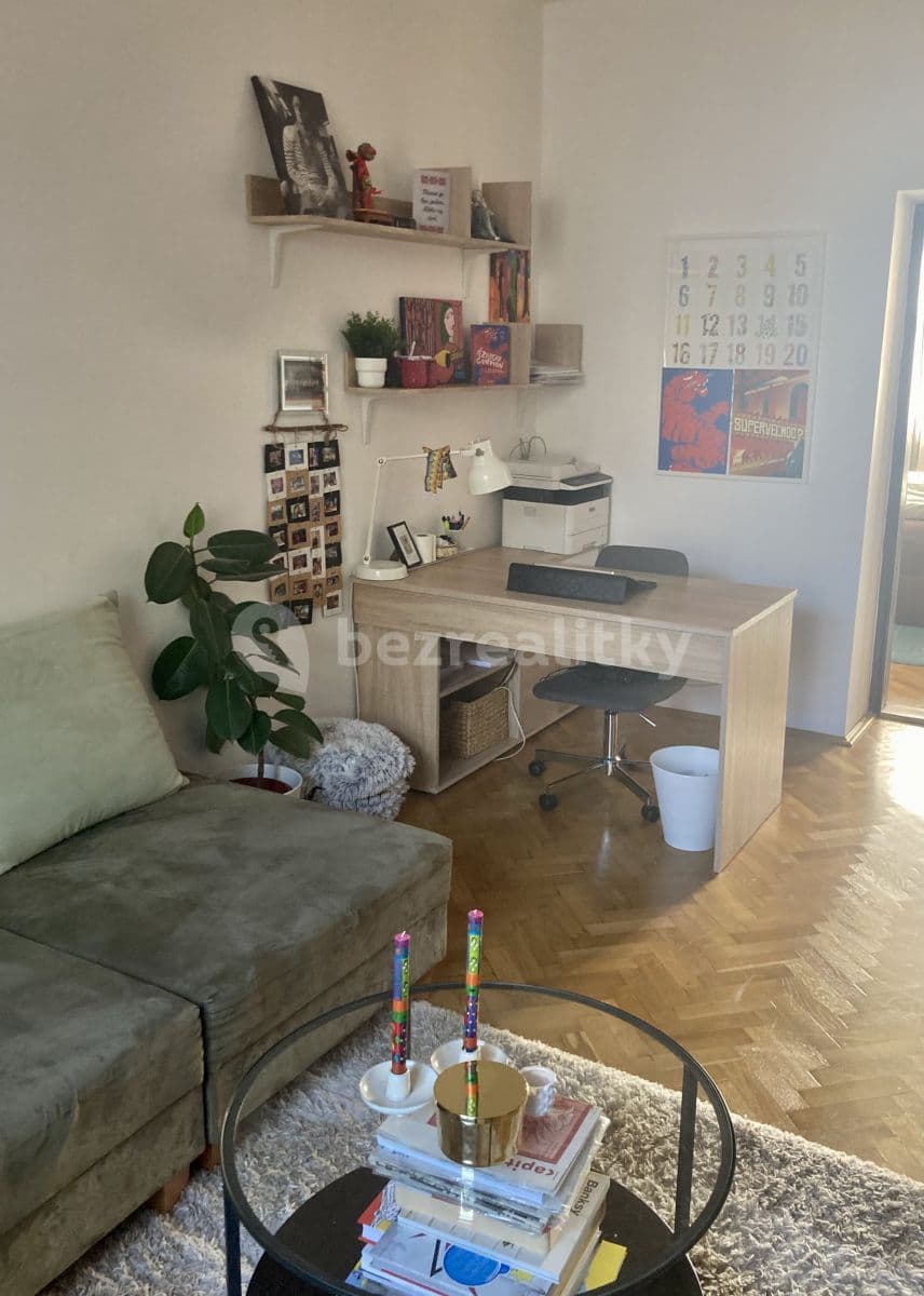 Prenájom bytu 3-izbový 98 m², Murgašova, Bratislava - mestská časť Staré Mesto, Bratislavský kraj