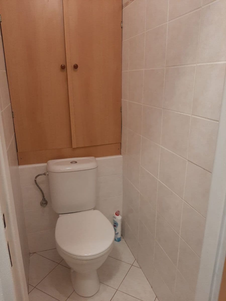 Prenájom bytu 3-izbový 72 m², Kloboučnická, Praha, Praha Prenájom bytu 3-izbový 72 m², Kloboučnická, Praha, Praha