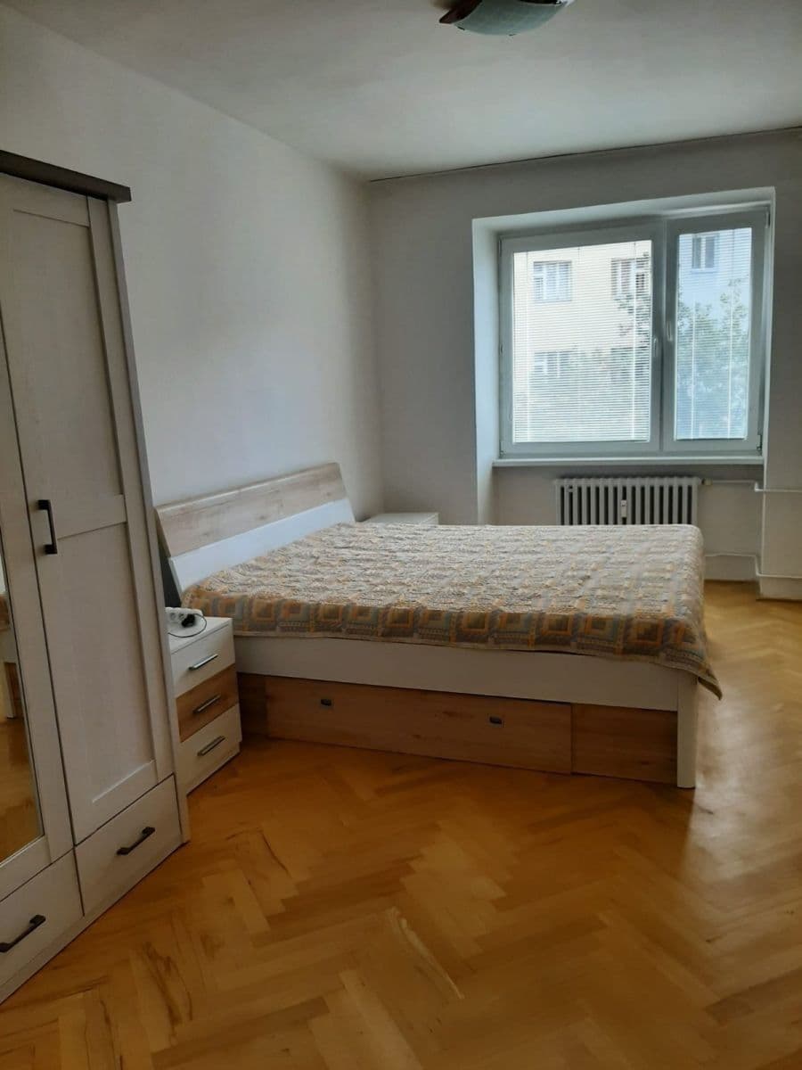 Prenájom bytu 3-izbový 72 m², Kloboučnická, Praha, Praha Prenájom bytu 3-izbový 72 m², Kloboučnická, Praha, Praha