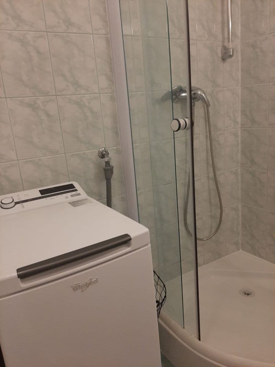 Prenájom bytu 3-izbový 72 m², Kloboučnická, Praha, Praha Prenájom bytu 3-izbový 72 m², Kloboučnická, Praha, Praha