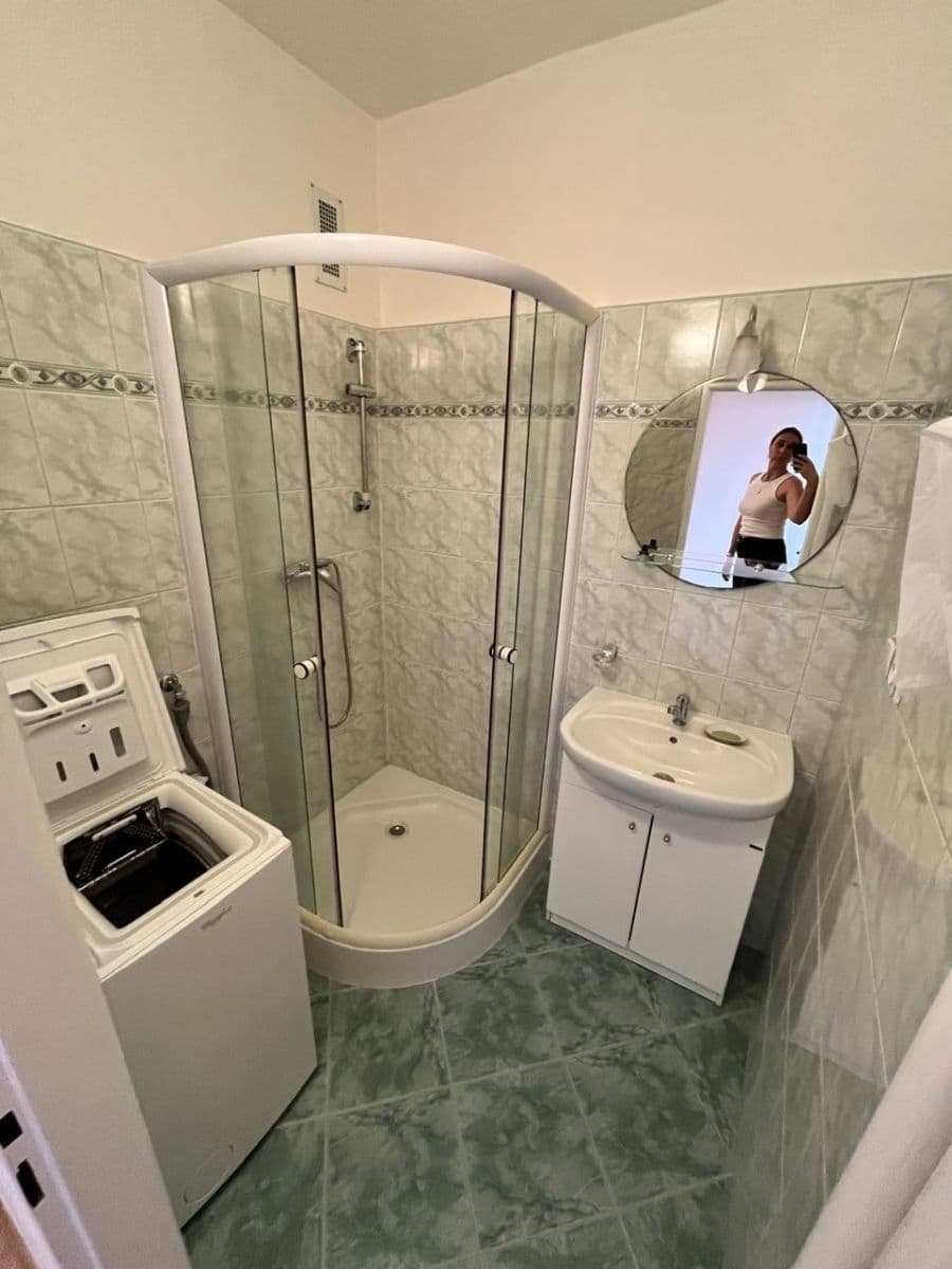 Prenájom bytu 3-izbový 72 m², Kloboučnická, Praha, Praha Prenájom bytu 3-izbový 72 m², Kloboučnická, Praha, Praha