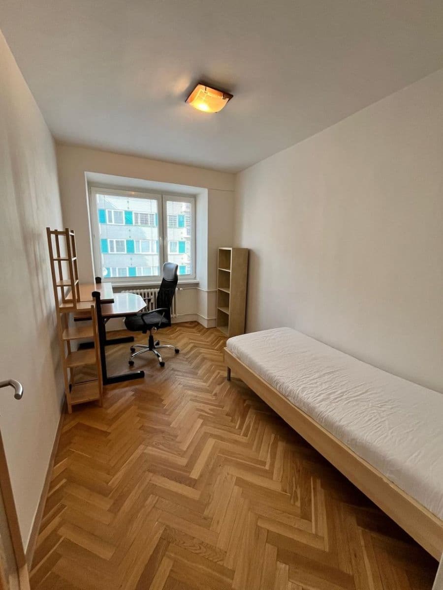 Prenájom bytu 3-izbový 72 m², Kloboučnická, Praha, Praha Prenájom bytu 3-izbový 72 m², Kloboučnická, Praha, Praha