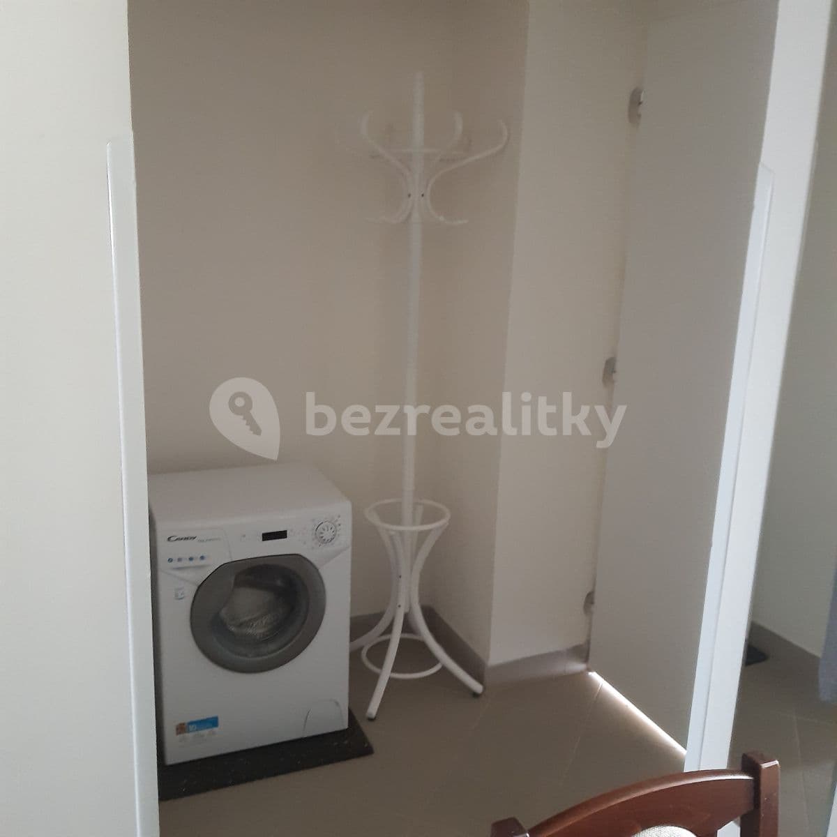 Prenájom bytu 1-izbový 34 m², Slivenecká, Praha, Praha Prenájom bytu 1-izbový 34 m², Slivenecká, Praha, Praha