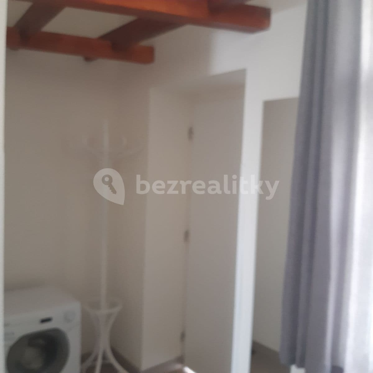 Prenájom bytu 1-izbový 34 m², Slivenecká, Praha, Praha Prenájom bytu 1-izbový 34 m², Slivenecká, Praha, Praha