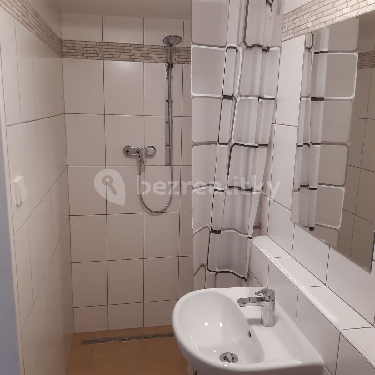 Prenájom bytu 1-izbový 34 m², Slivenecká, Praha, Praha Prenájom bytu 1-izbový 34 m², Slivenecká, Praha, Praha
