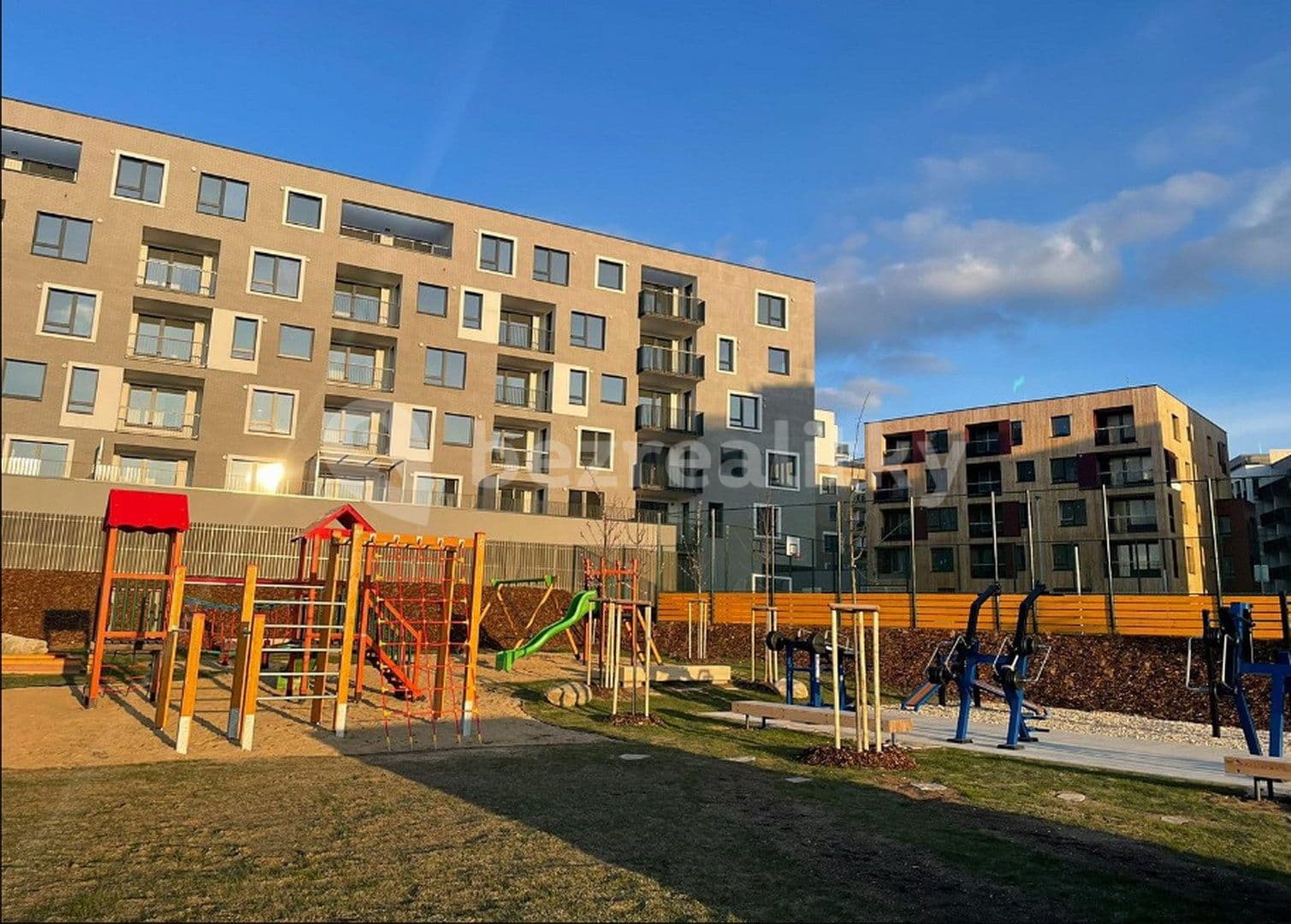 Prenájom bytu 4-izbový 100 m², Drnovská, Praha, Praha Prenájom bytu 4-izbový 100 m², Drnovská, Praha, Praha